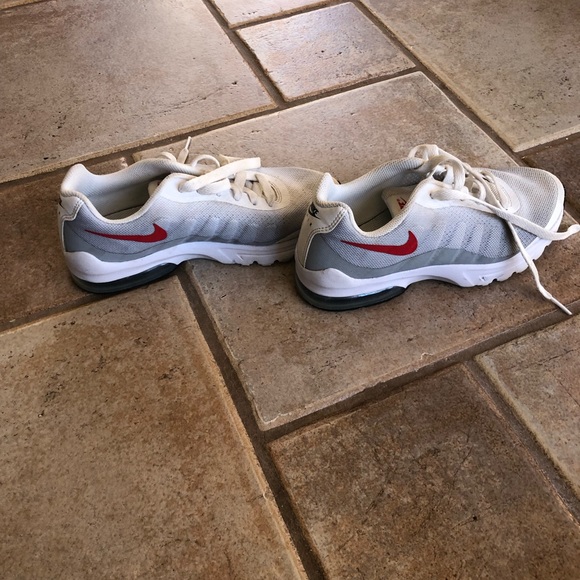 Nike Big Kid Invigor Running Shoes - Picture 3 of 6